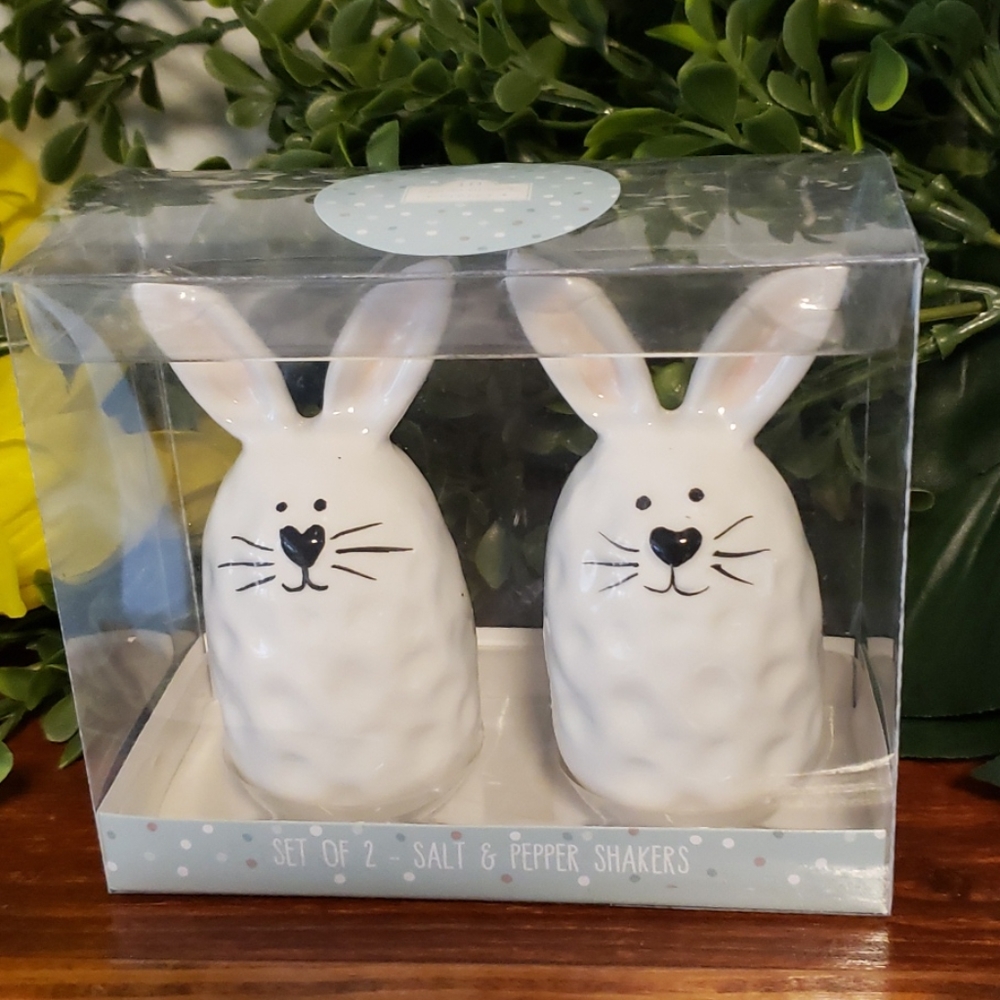 10 Strawberry Street salt and pepper shakers